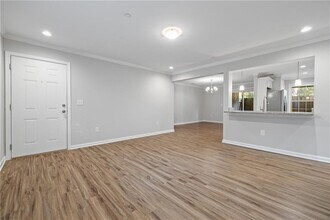 305 Winding River Dr in Atlanta, GA - Building Photo - Building Photo