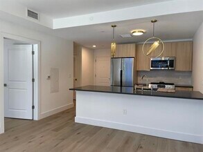 348 Baldwin Ave-Unit -202 in Jersey City, NJ - Building Photo - Building Photo