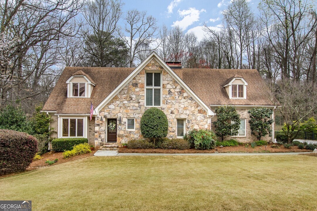 1106 Byrnwyck Rd NE in Brookhaven, GA - Building Photo