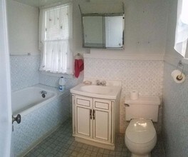 106 Block St in Waterloo, IA - Building Photo - Building Photo