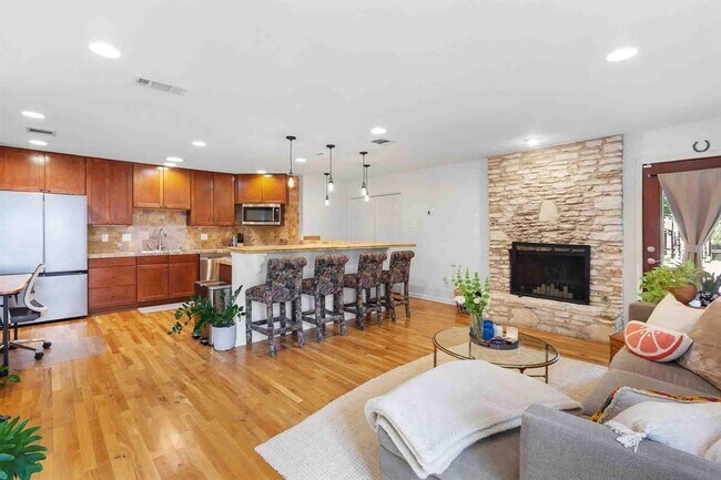 property at 2011 Meadowridge Dr