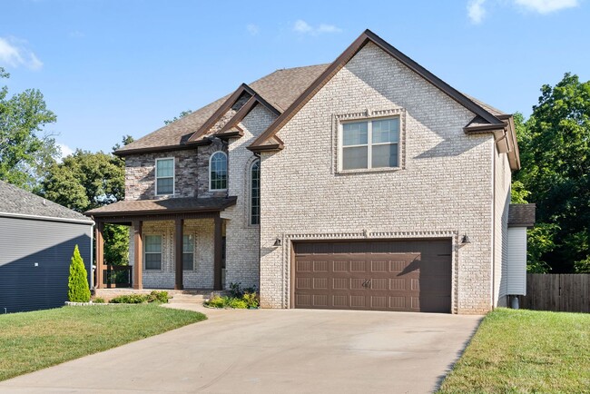 2304 Colston Dr in Clarksville, TN - Foto de edificio - Building Photo