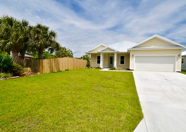 12120 Lyndell Plantation Dr in Panama City Beach, FL - Building Photo - Building Photo