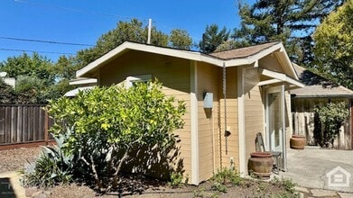 802 F St in Petaluma, CA - Building Photo - Building Photo