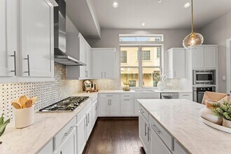 111 E 2nd St in Houston, TX - Building Photo - Building Photo