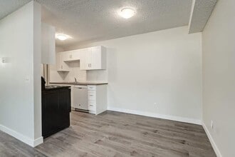 Cassils Manor in Brooks, AB - Building Photo - Building Photo