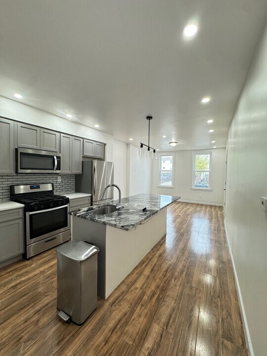 147 1/2 Pennsylvania Ave in Newark, NJ - Building Photo