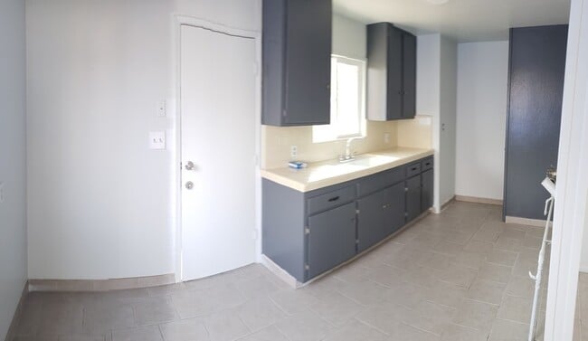 704 Lilac St in Bakersfield, CA - Building Photo - Building Photo