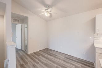 The Edge at Oakland Apartments - Auburn Hills in Auburn Hills, MI - Foto de edificio - Interior Photo
