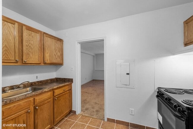 Croydon Manor Apartments in Silver Spring, MD - Foto de edificio - Building Photo