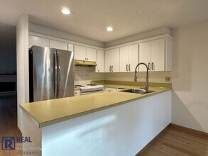 15402 SW Village Ln in Beaverton, OR - Building Photo - Building Photo