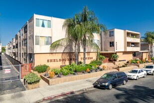 Shelbourne Towers in Encino, CA - Building Photo