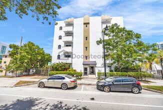 3051 SW 27th Ave, Unit 205 in Miami, FL - Building Photo - Building Photo