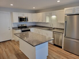 4977 W 16th St, Unit B in Indianapolis, IN - Building Photo