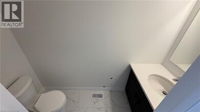 240 Green Gate Blvd in Cambridge, ON - Building Photo - Building Photo