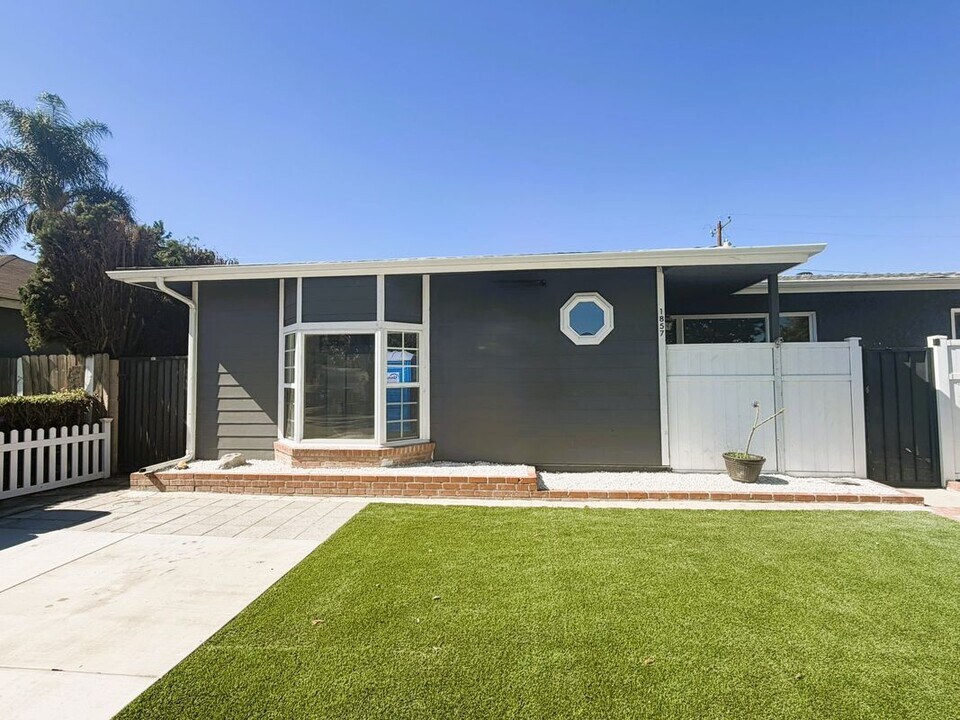 1857 Fanwood Ave in Long Beach, CA - Building Photo