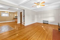 16 Parkview Ct in White Plains, NY - Building Photo - Building Photo