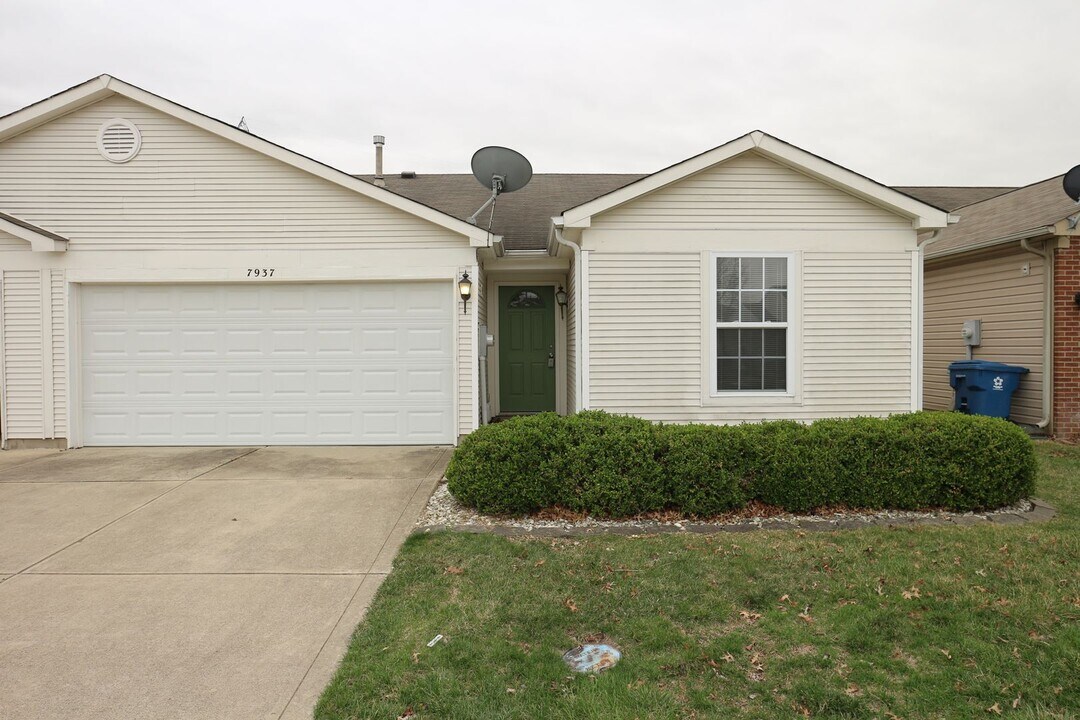 7937 Cork Bend Ln in Indianapolis, IN - Foto de edificio