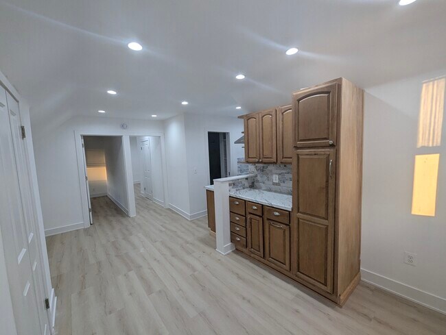 90 W 16th St, Unit 3 rd Floor in Bayonne, NJ - Foto de edificio - Building Photo