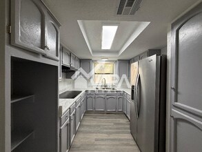 6735 Stone Lake Dr in San Antonio, TX - Building Photo - Building Photo