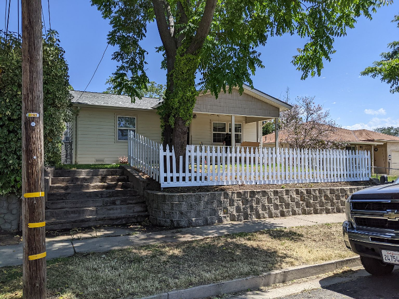 126 Cedar St in Roseville, CA - Building Photo