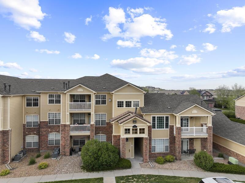 5755 N Genoa Way in Aurora, CO - Building Photo