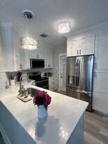 6010 Red Plum Ct in Tamarac, FL - Building Photo