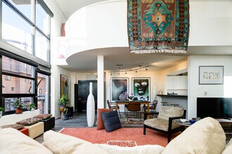 930 Acoma St, Unit 212 in Denver, CO - Foto de edificio - Building Photo