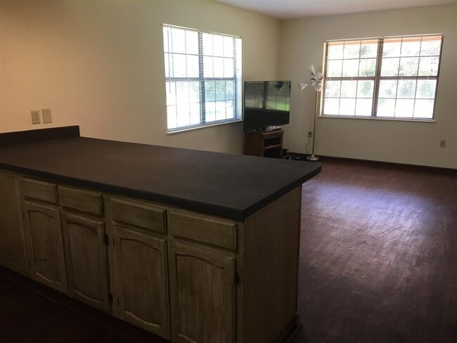 103 Douglas Rd in East Palatka, FL - Foto de edificio - Building Photo