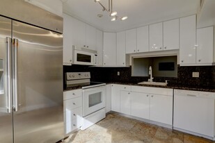 3083 N Palm Aire Dr in Pompano Beach, FL - Building Photo