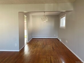 40 Yacht Club Rd in Babylon, NY - Building Photo - Building Photo