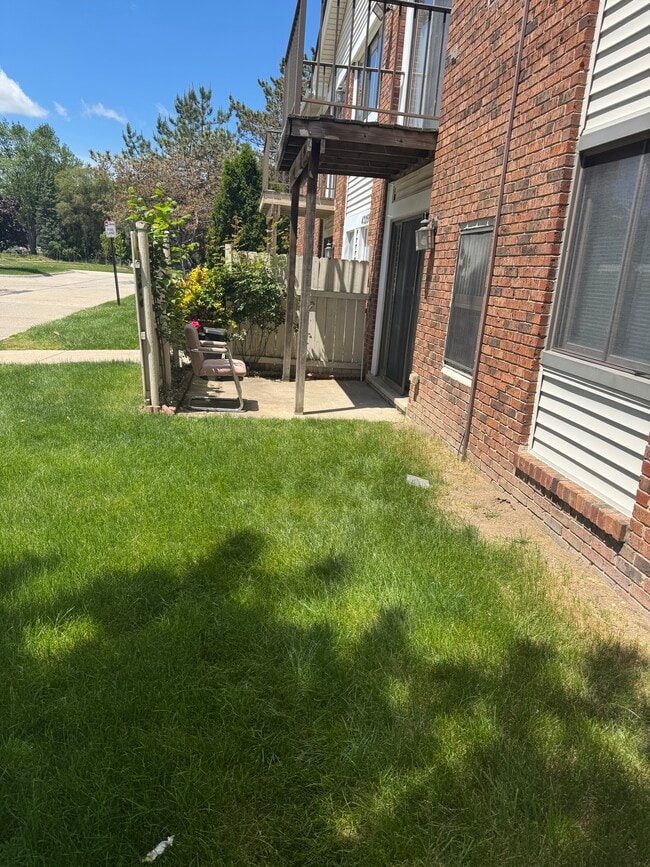 43256 Mound Rd, Unit 502 in Sterling Heights, MI - Building Photo - Building Photo