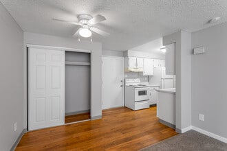 Adams Square in Spokane, WA - Foto de edificio - Interior Photo