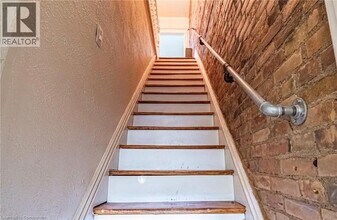 15 Caroline St N in Hamilton, ON - Building Photo - Building Photo