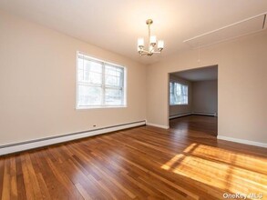 23 Randou Dr in Huntington, NY - Building Photo - Building Photo