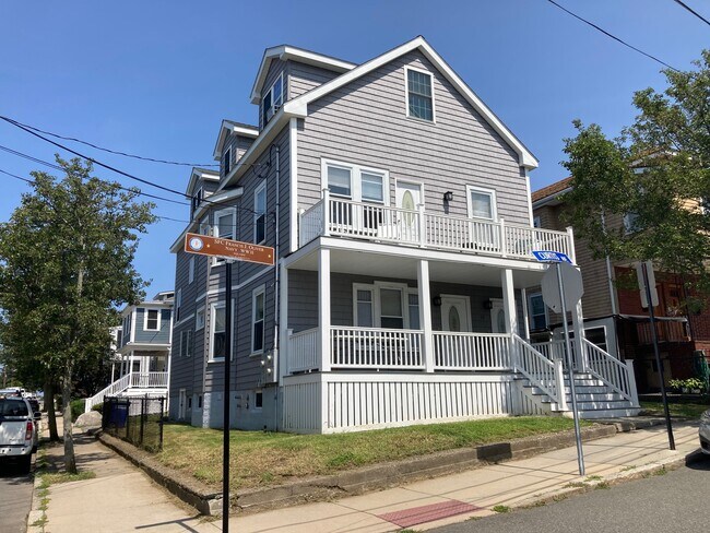 53 Curtis Ave, Unit 2 in Somerville, MA - Foto de edificio - Building Photo