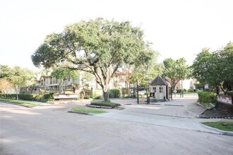 2120 El Paseo St in Houston, TX - Building Photo - Building Photo