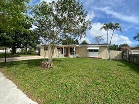 701 N 72nd Terrace in Hollywood, FL - Building Photo