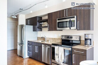 215 10th Ave E-Unit -FL4-ID46 in Seattle, WA - Foto de edificio - Building Photo