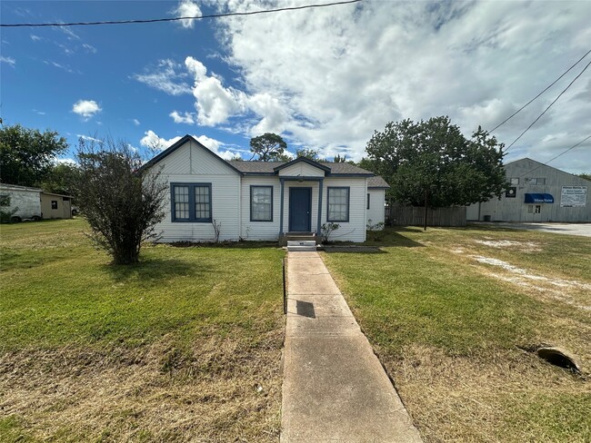 property at 10715 Hillman Dr