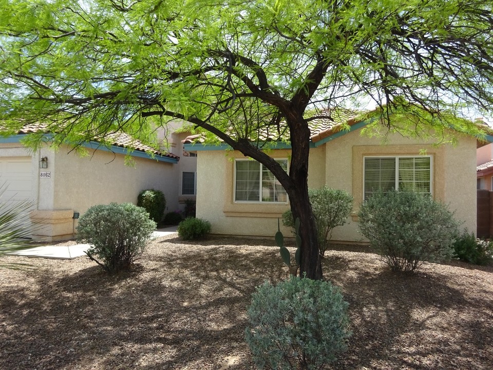 8162 E Slate Ridge Dr in Tucson, AZ - Building Photo