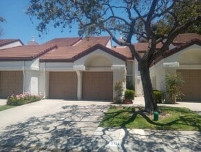 1206 Mission Verde Dr in Camarillo, CA - Building Photo - Building Photo
