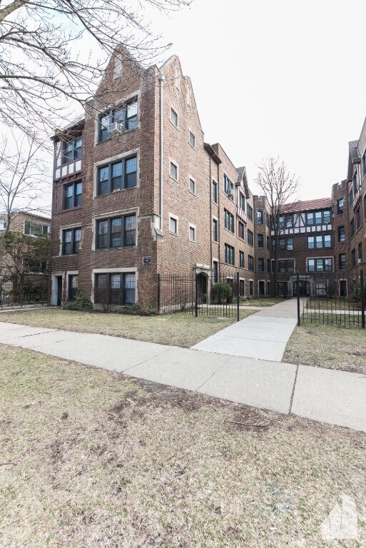 2611 W Berwyn Ave, Unit 1B in Chicago, IL - Foto de edificio - Building Photo