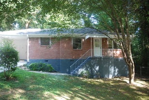 2038 Dellwood Pl in Decatur, GA - Building Photo