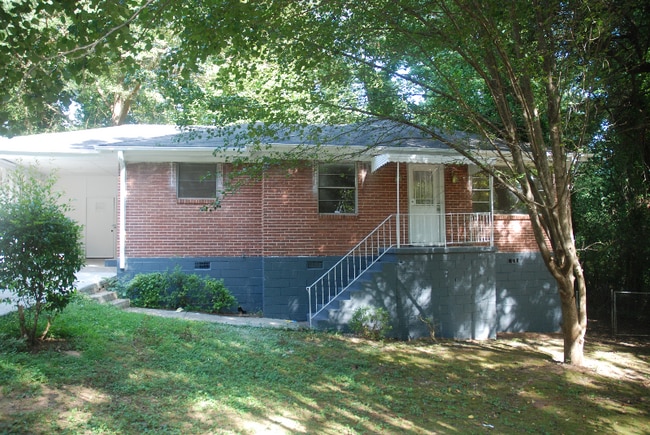 property at 2038 Dellwood Pl