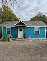 208 N Waco St in Mart, TX - Building Photo