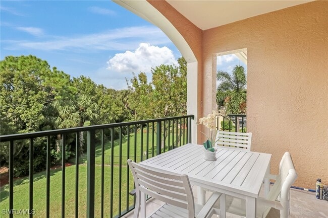 1190 Wildwood Lakes Blvd in Naples, FL - Building Photo - Building Photo