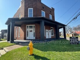 927 Harmony Way in Evansville, IN - Building Photo