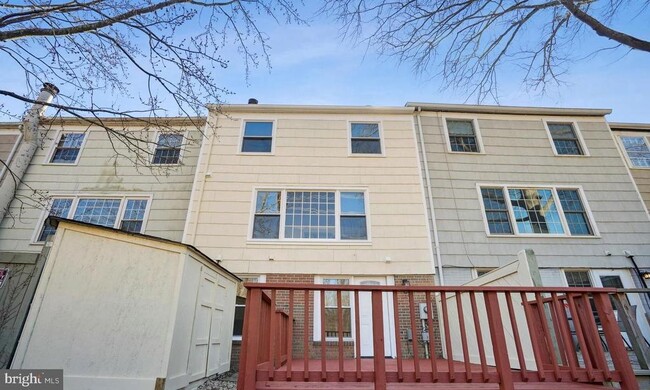 7900 Central Park Cir in Alexandria, VA - Building Photo - Building Photo