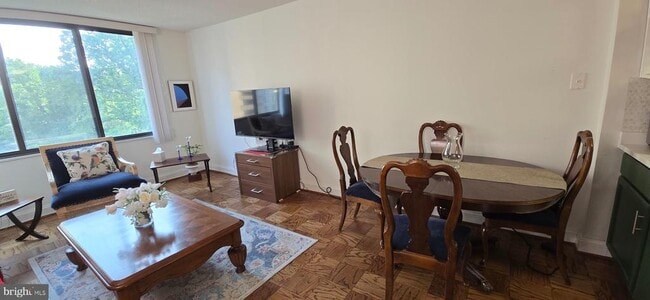 5225 Pooks Hill Rd in Bethesda, MD - Building Photo - Building Photo